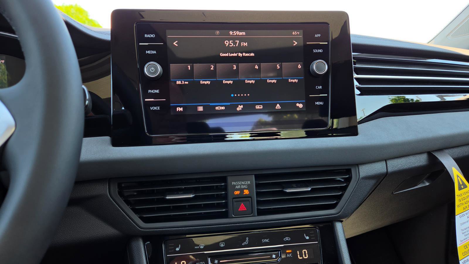 Used 2026 Volkswagen Jetta SE FWD image 28