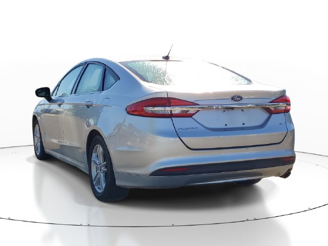 Used 2018 Ford Fusion SE FWD image 3