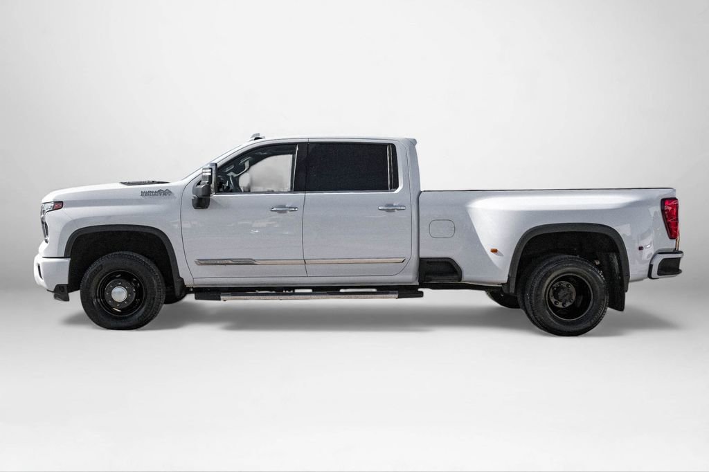 Used 2024 Chevrolet Silverado 3500 High Country w/ High Country Premium Package image 9