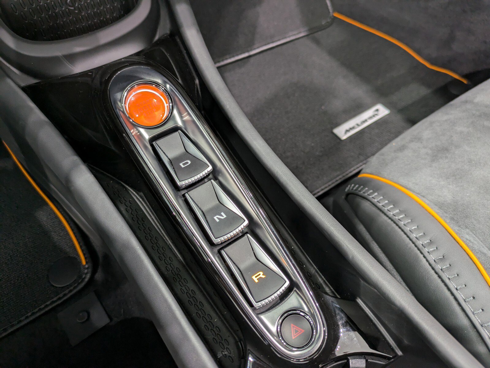 Used 2025 McLaren Artura Spider image 16