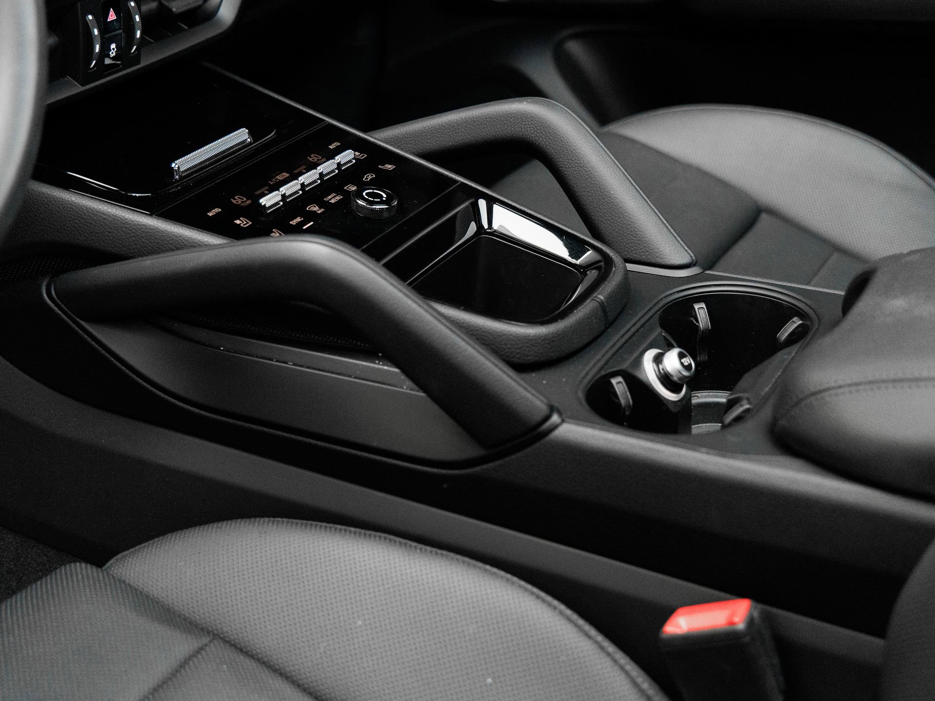 Certified 2025 Porsche Cayenne AWD/4WD image 22