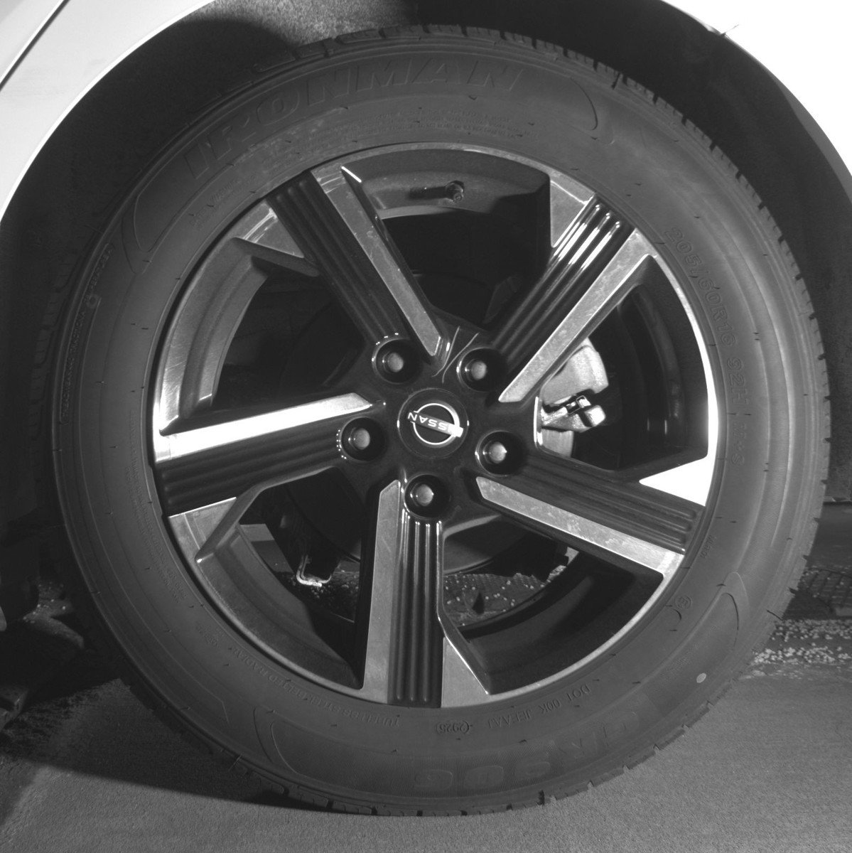 Used 2025 Nissan Sentra SV FWD image 14