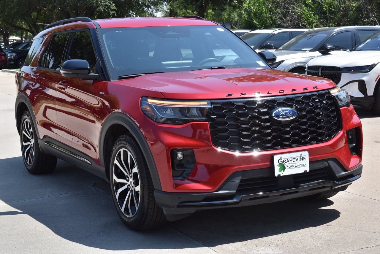 Certified 2025 Ford Explorer ST-Line RWD image 4