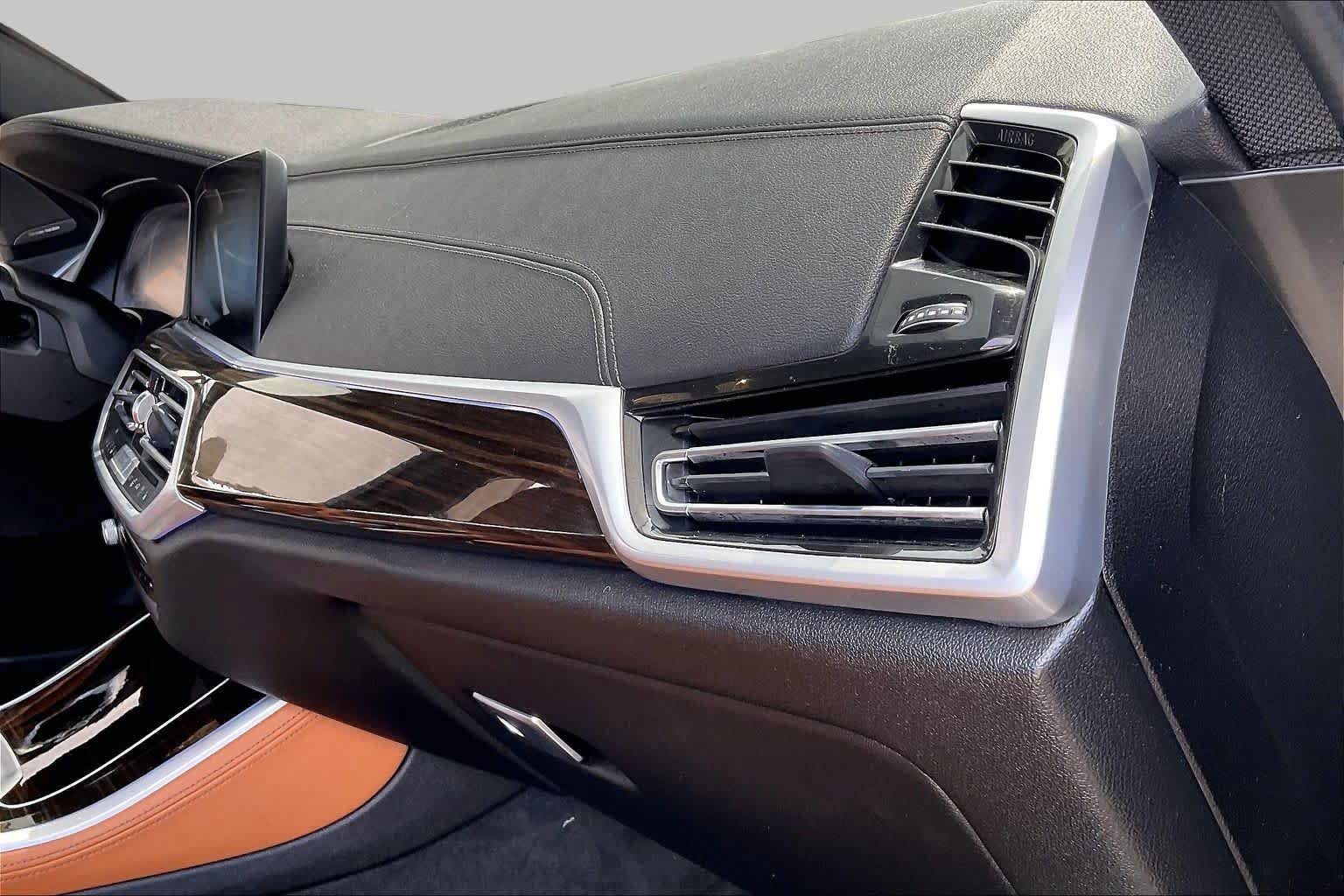 Used 2023 BMW X5 xDrive40i w/ Premium Package AWD/4WD image 19