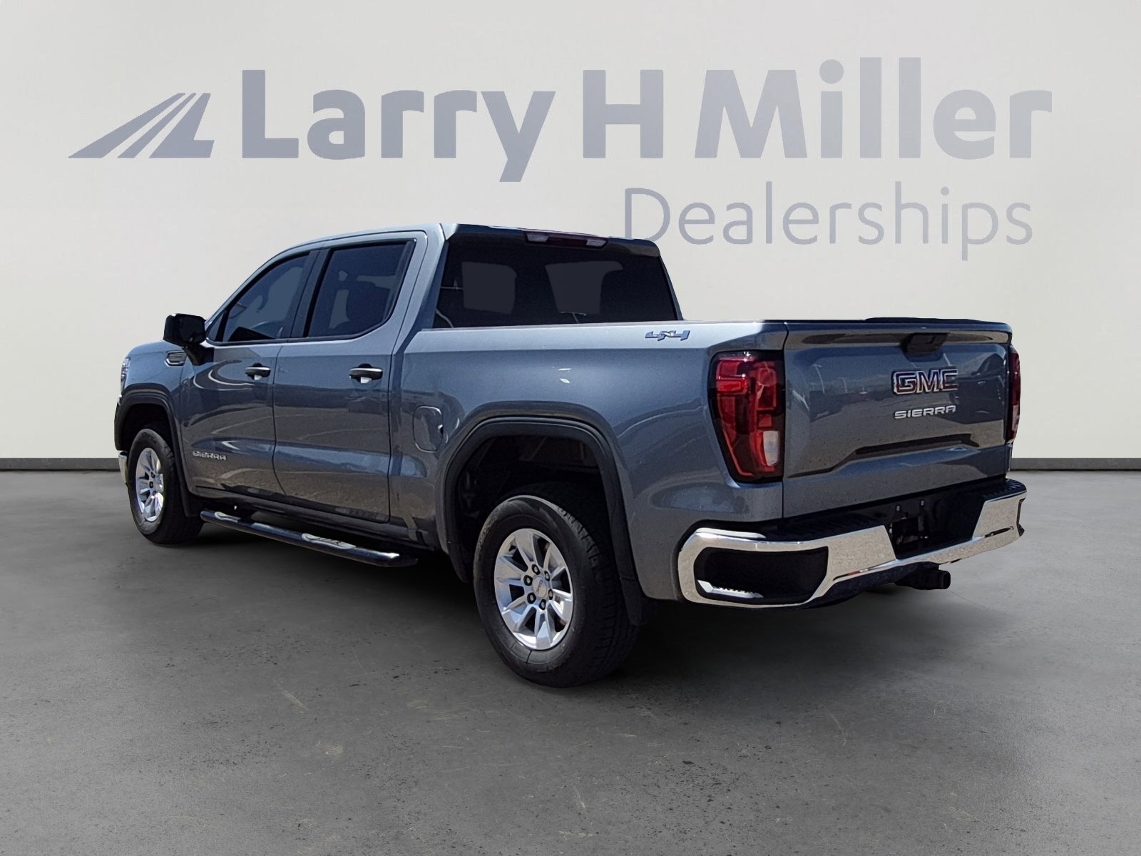 Used 2020 GMC Sierra 1500 4x4 Crew Cab w/ Sierra Value Package image 3