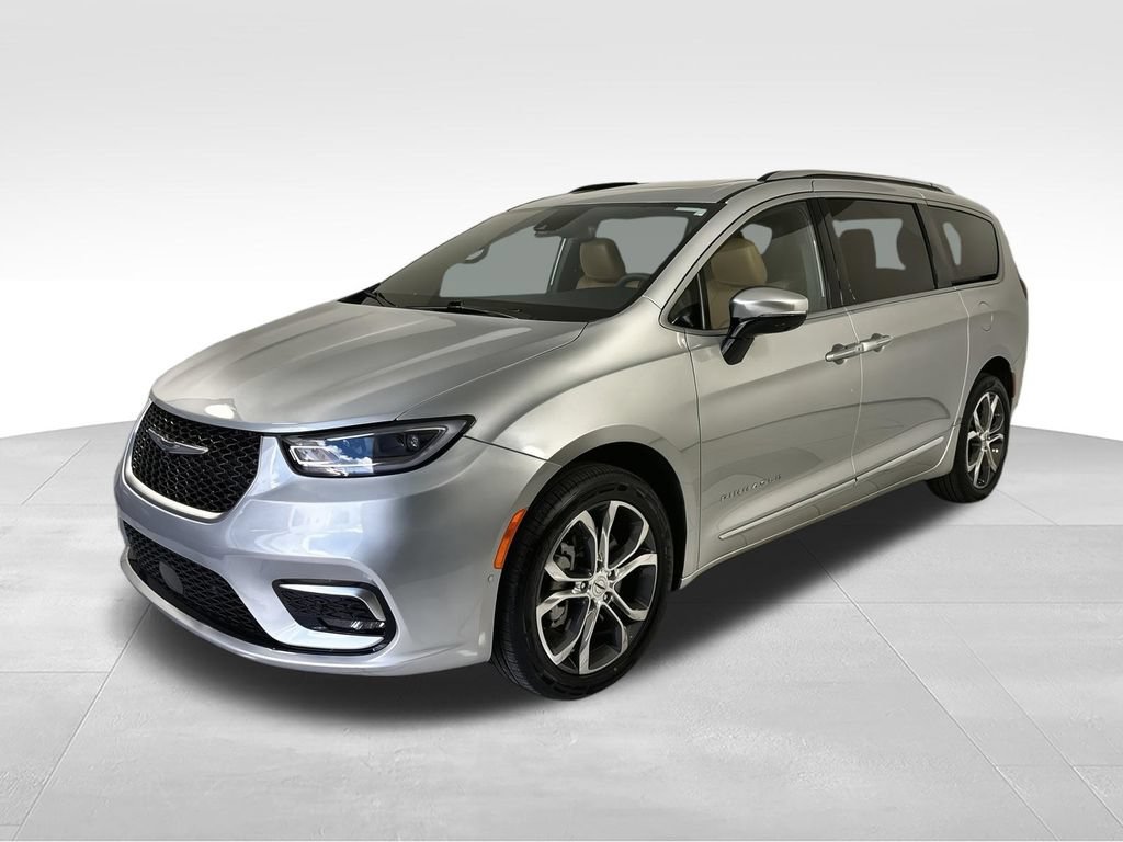Used 2023 Chrysler Pacifica Pinnacle AWD/4WD image 4