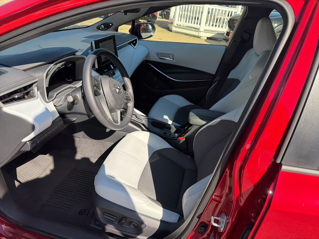 Used 2025 Toyota Corolla XSE FWD image 13