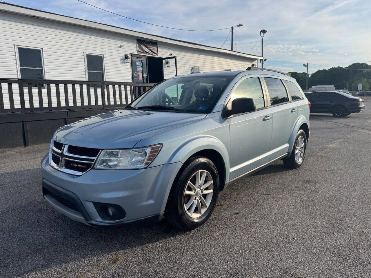Used 2013 Dodge Journey SXT FWD image 1