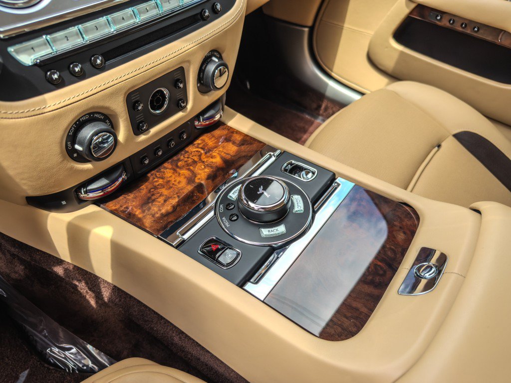 Used 2018 Rolls-Royce Dawn RWD image 41