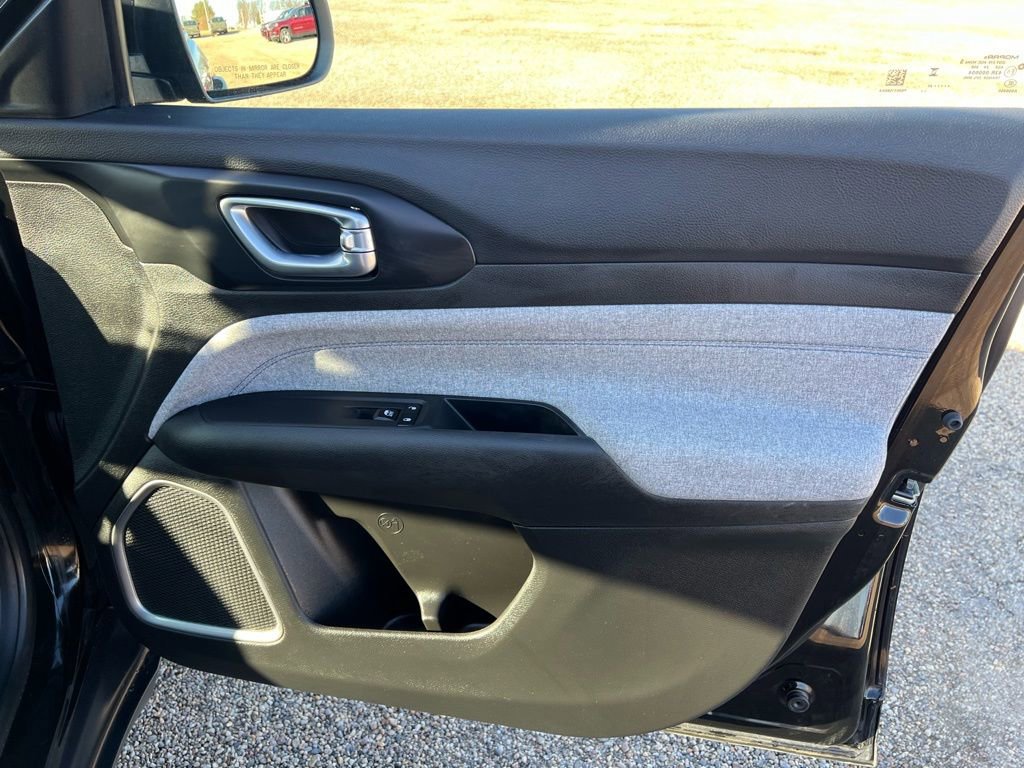 Used 2024 Jeep Compass Sport image 13