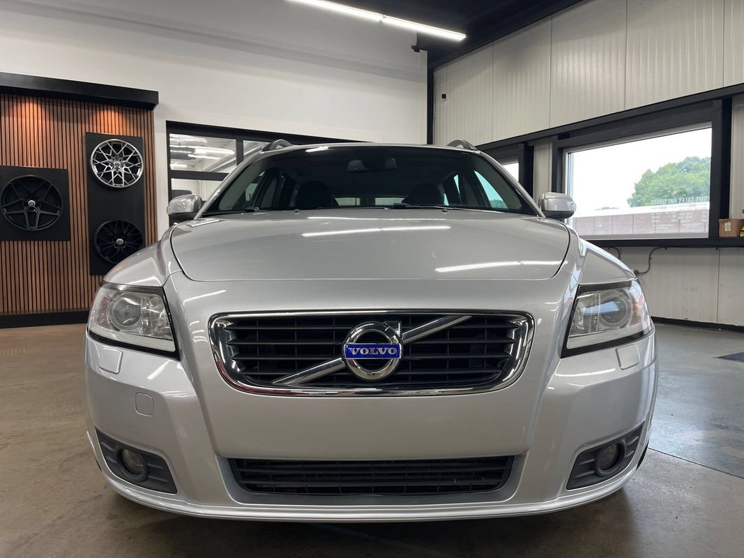 Used 2011 Volvo V50 T5 w/ Preferred Pkg FWD image 27