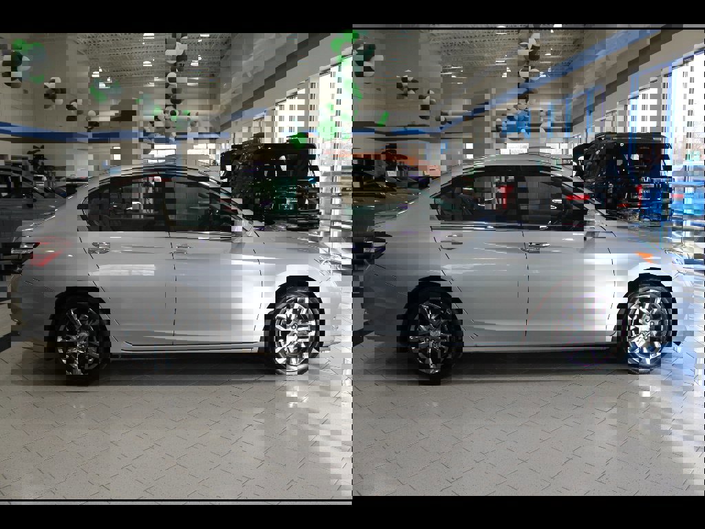 Used 2016 Honda Accord EX image 4