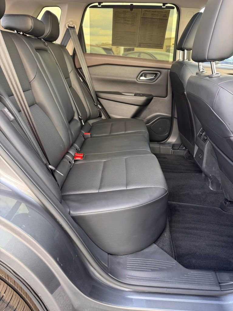 Used 2023 Nissan Rogue SV w/ SV Premium B Package image 13