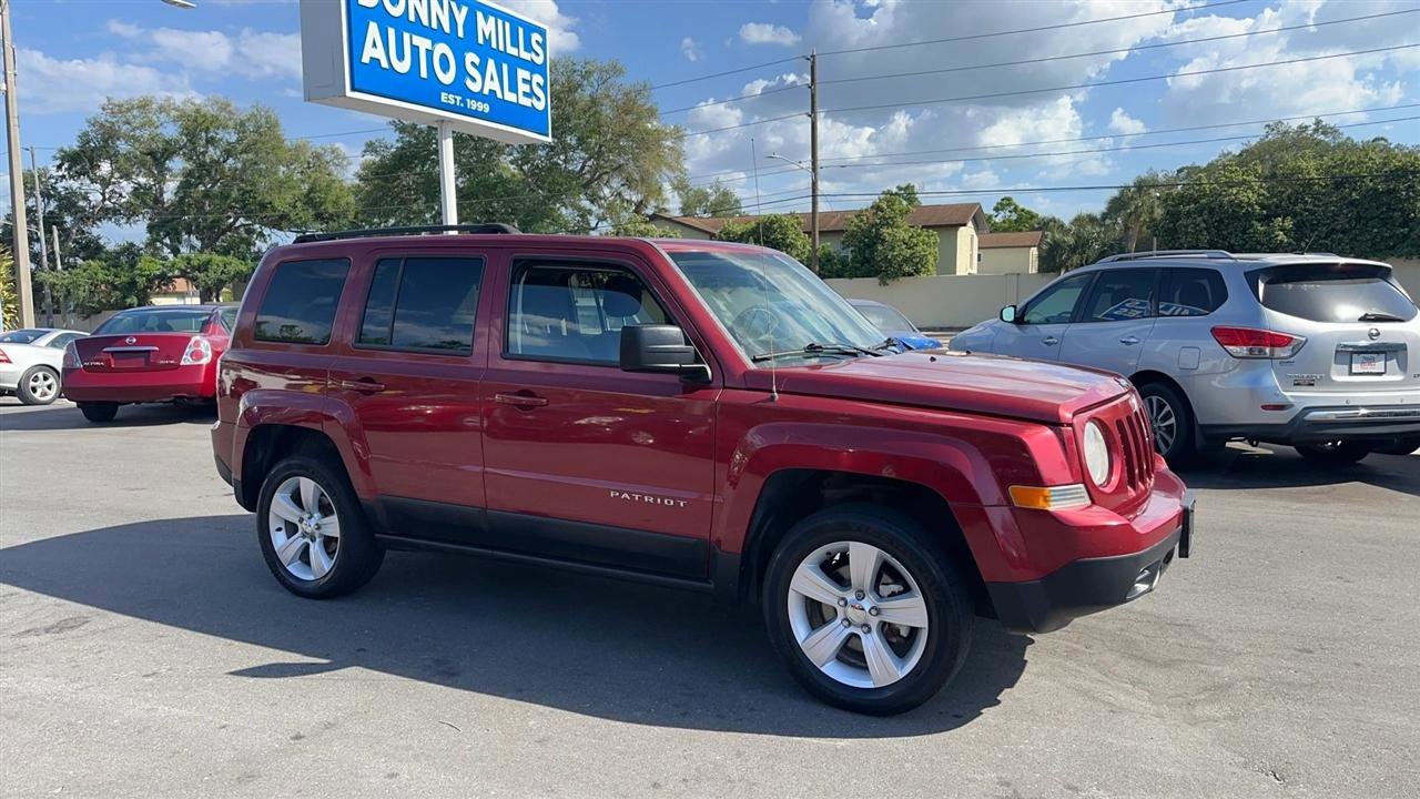 Used 2014 Jeep Patriot Latitude w/ Sun/Sound Group image 9