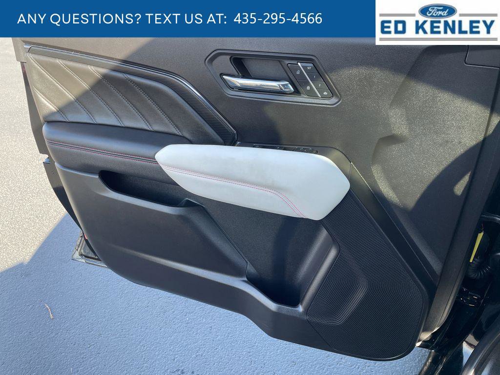 Used 2023 GMC Canyon AT4X image 21