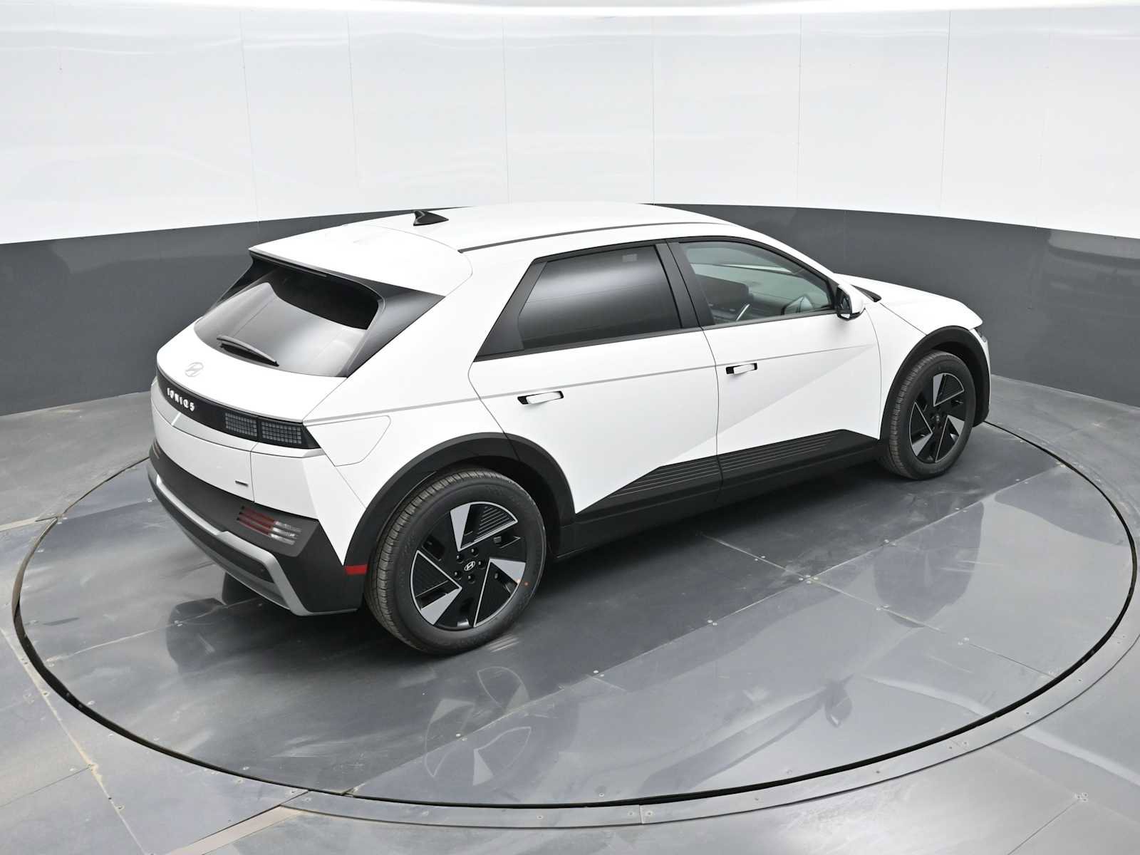 New 2025 Hyundai Ioniq 5 SE image 30