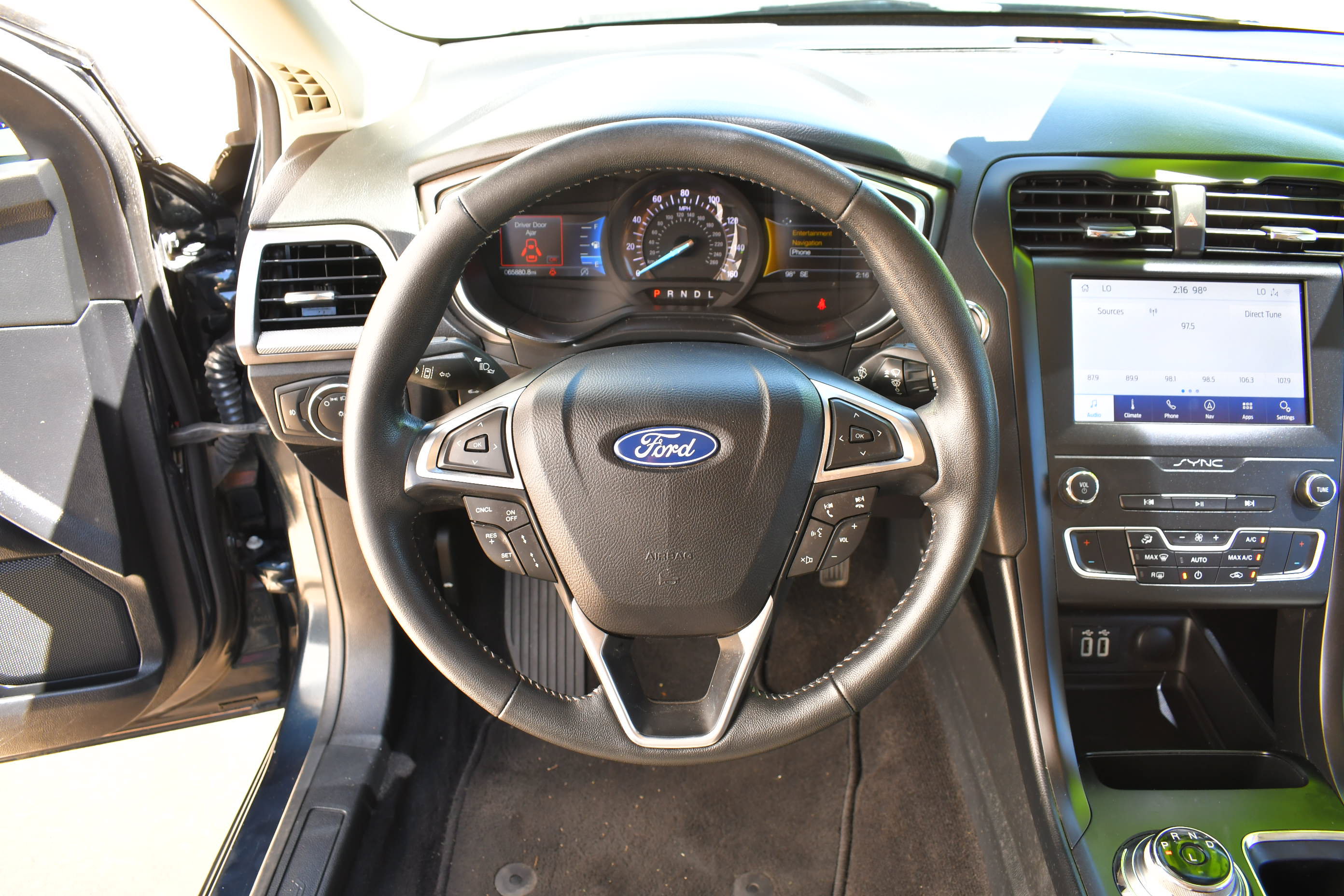 Used 2020 Ford Fusion SE w/ Equipment Group 151A FWD image 17