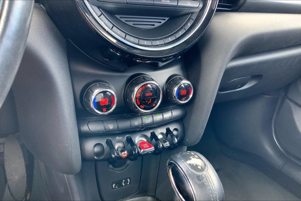 Used 2016 MINI Cooper 4-Door Hardtop FWD image 28