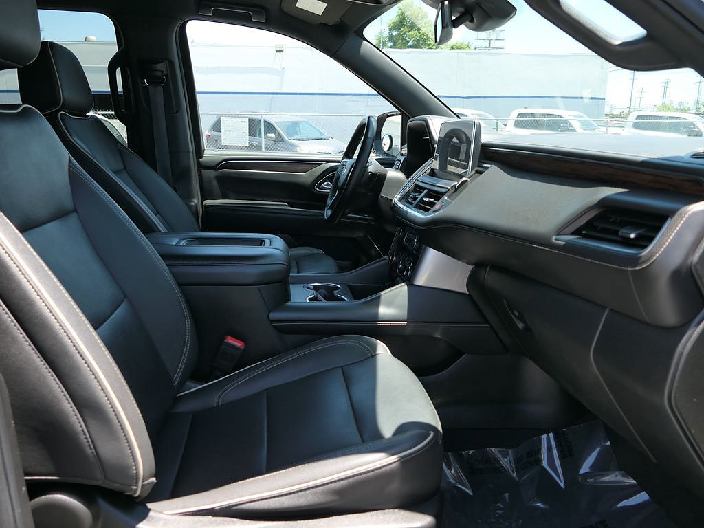 Used 2024 Chevrolet Suburban Premier RWD image 27