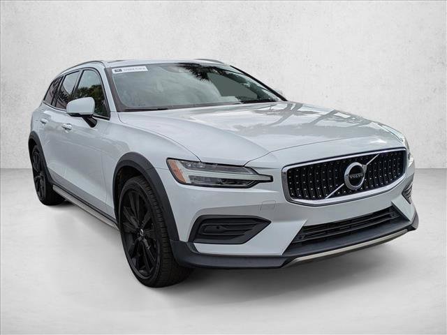 Used 2020 Volvo V60 T5 Cross Country w/ Protection Package Premier image 3