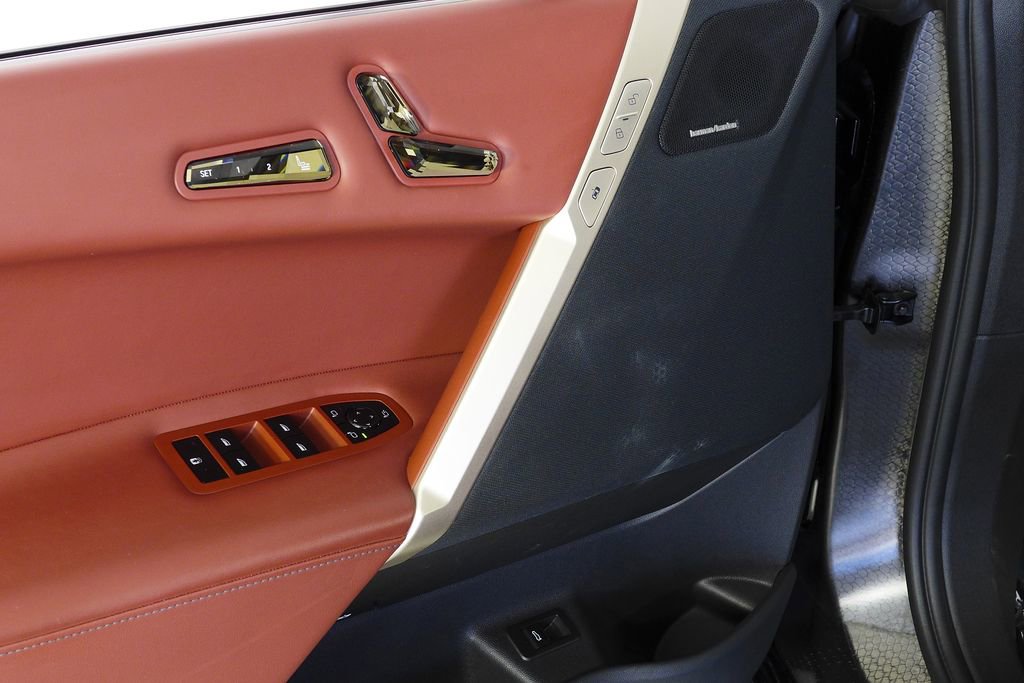 Used 2023 BMW iX xDrive50 w/ Premium Package image 11