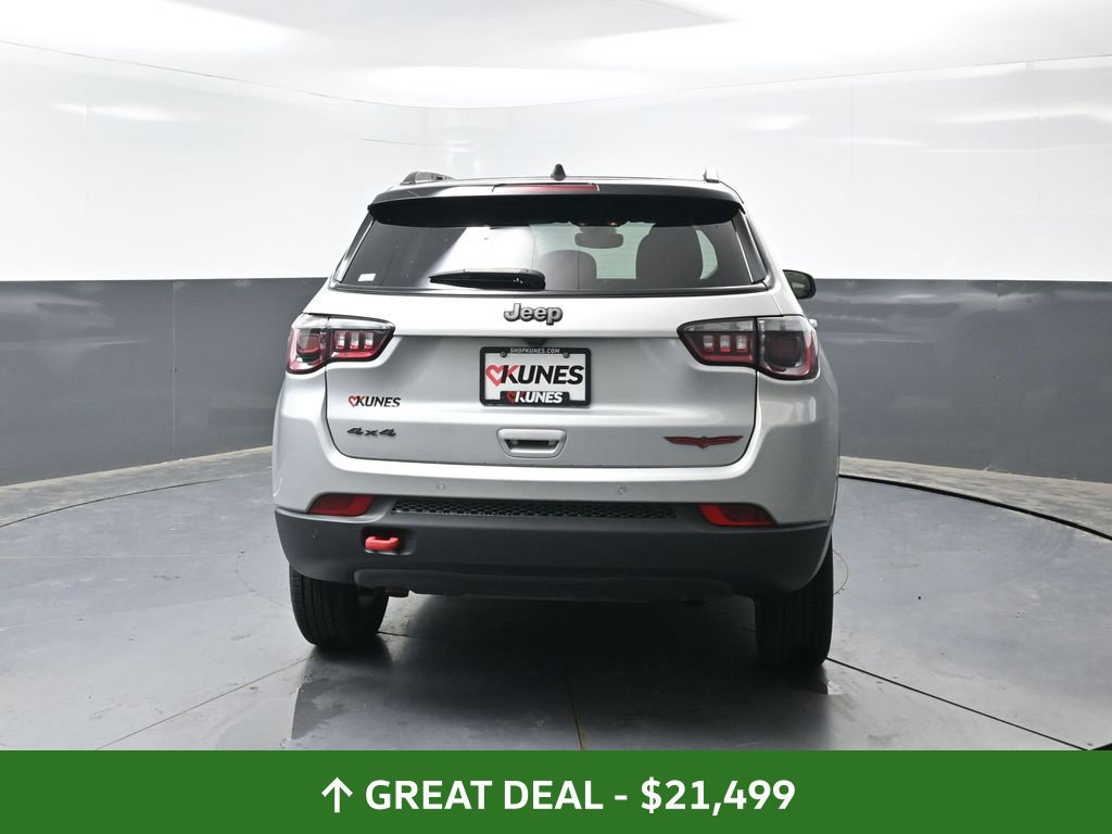 Used 2025 Jeep Compass Trailhawk AWD/4WD image 13