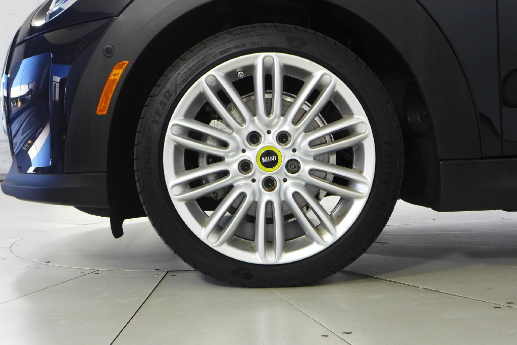 Certified 2024 MINI Cooper SE FWD image 5