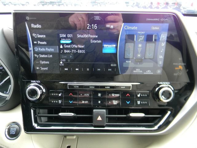 Used 2022 Toyota Highlander Limited AWD/4WD image 14