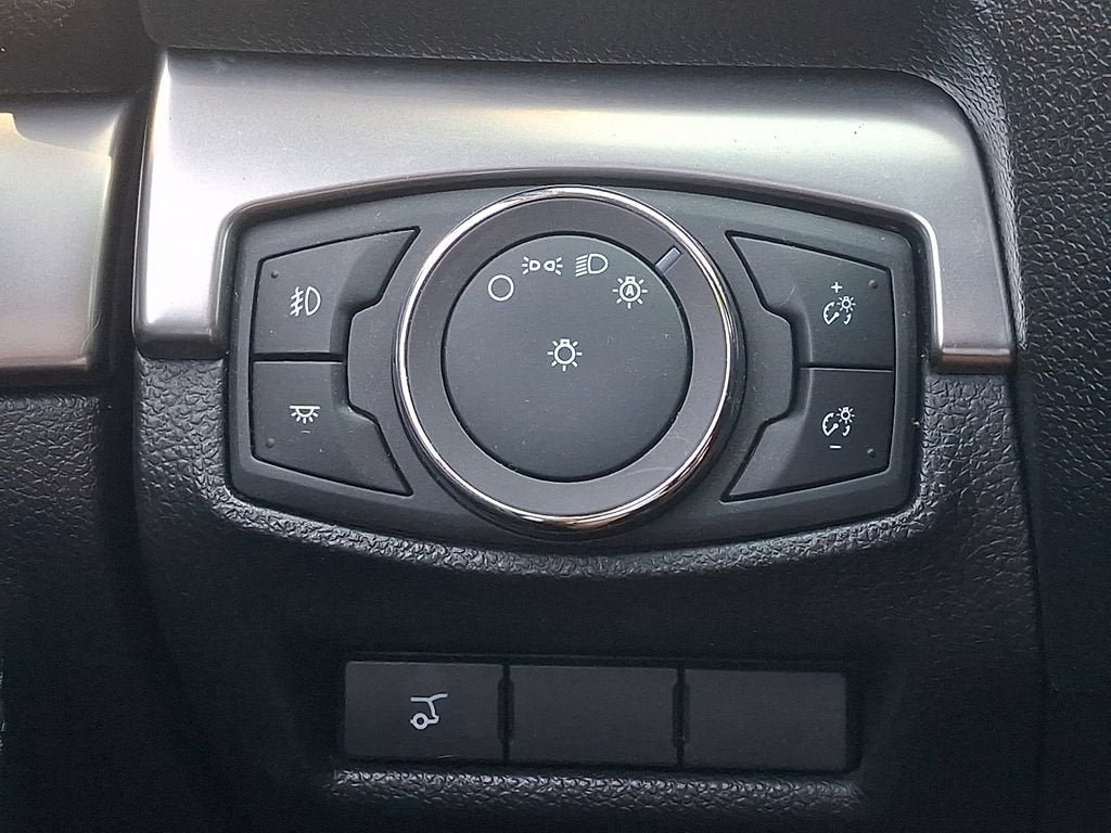 Used 2019 Ford Explorer XLT w/ Equipment Group 202A AWD/4WD image 27