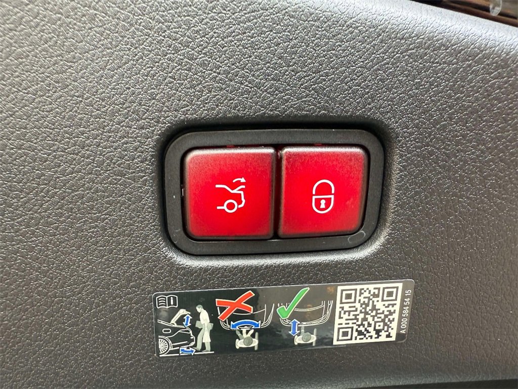 Used 2024 Mercedes-Benz CLE 300 4MATIC Coupe image 18