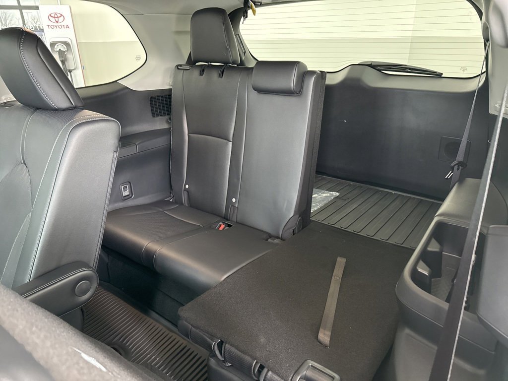 Used 2025 Toyota Grand Highlander AWD Hybrid image 11