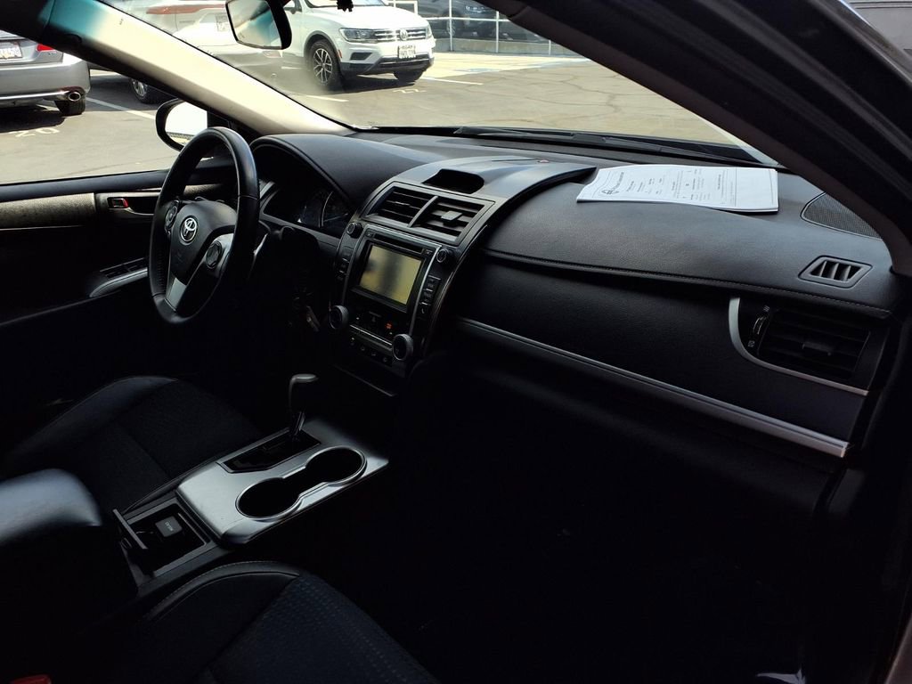 Used 2014 Toyota Camry SE image 21