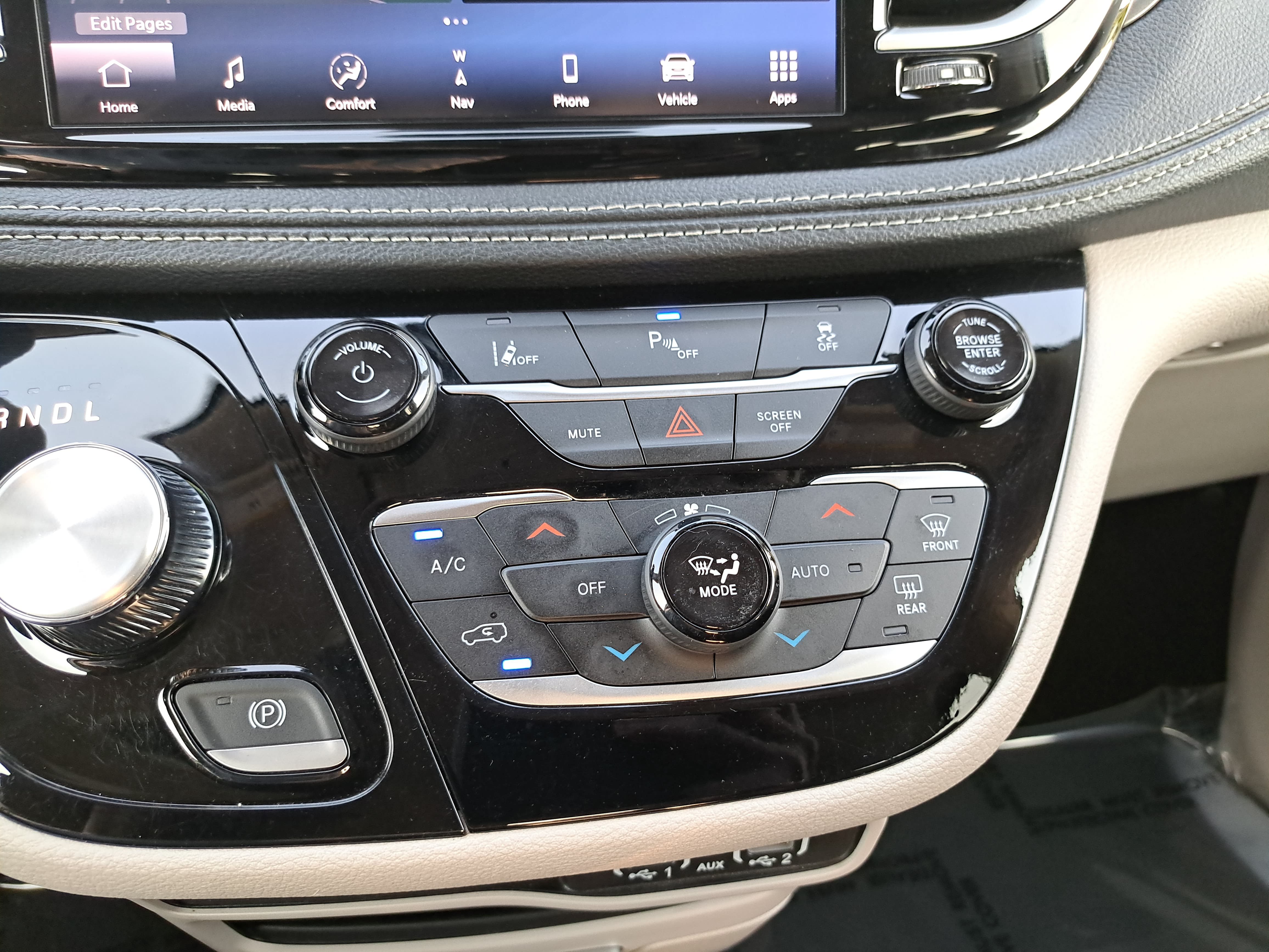 Used 2024 Chrysler Pacifica Limited FWD image 22
