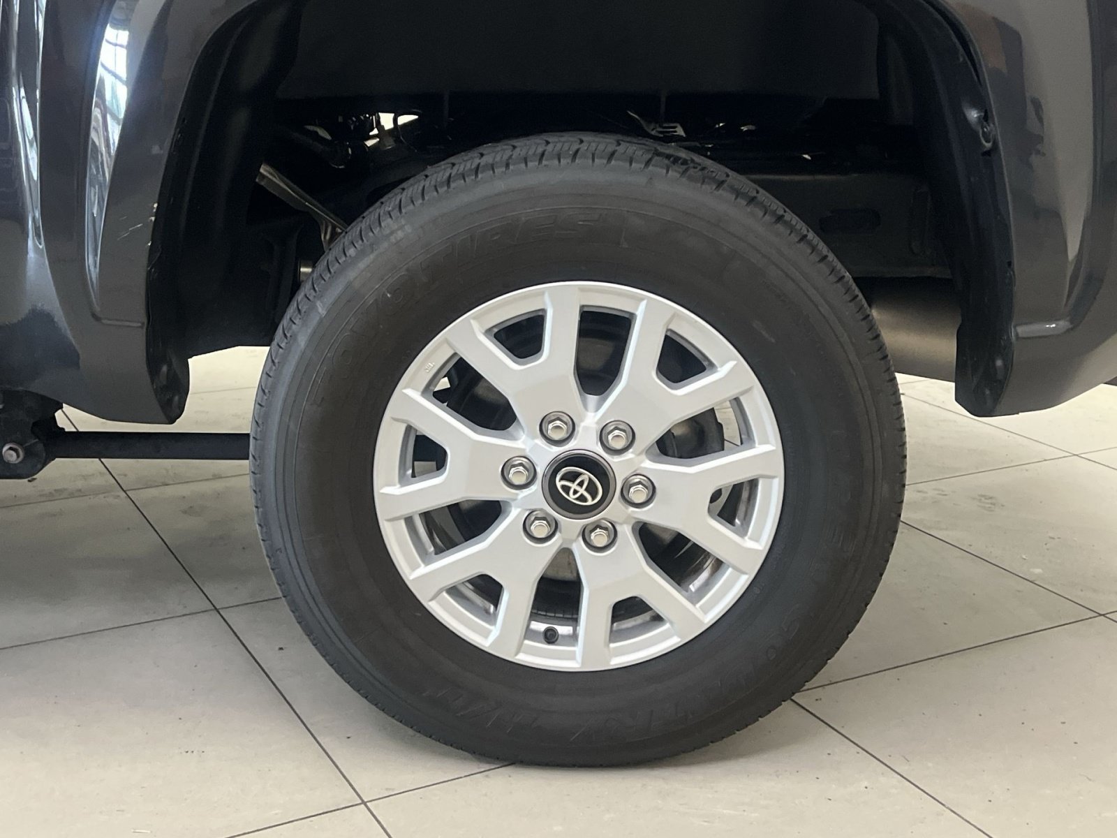 Used 2024 Toyota Tacoma SR5 AWD/4WD image 11