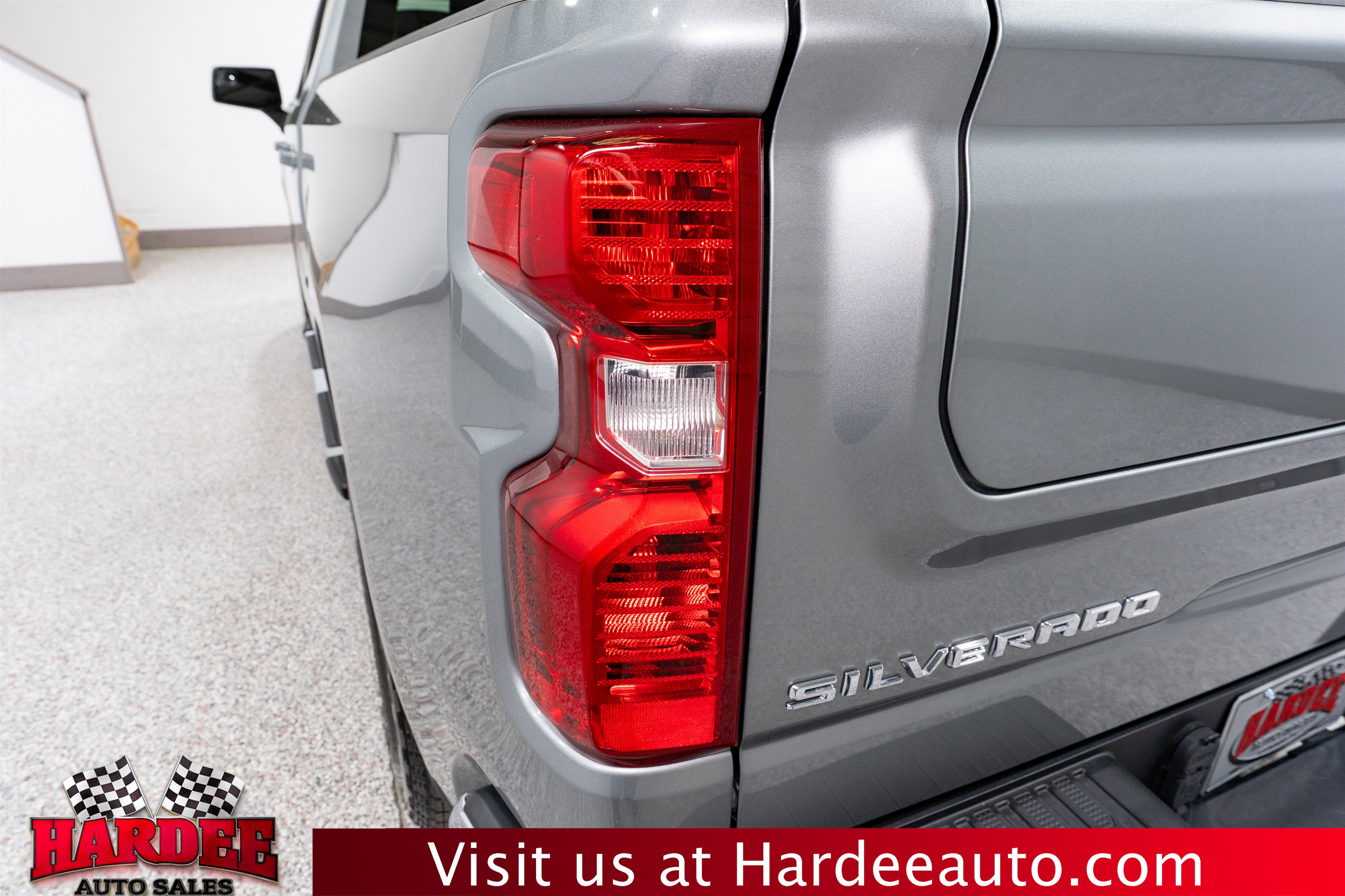 Used 2024 Chevrolet Silverado 1500 LT w/ Z71 Off-Road Package image 9