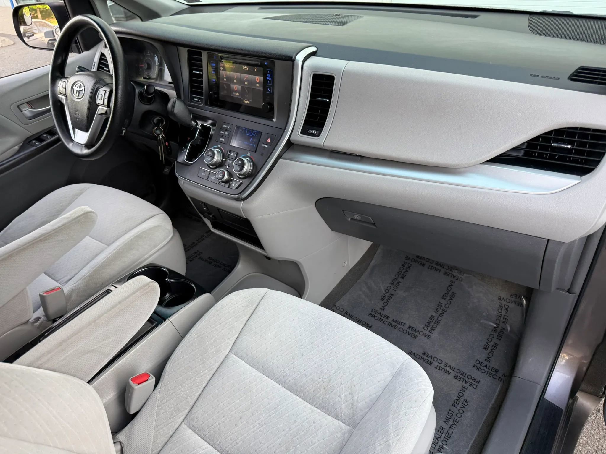 Used 2015 Toyota Sienna LE FWD image 16