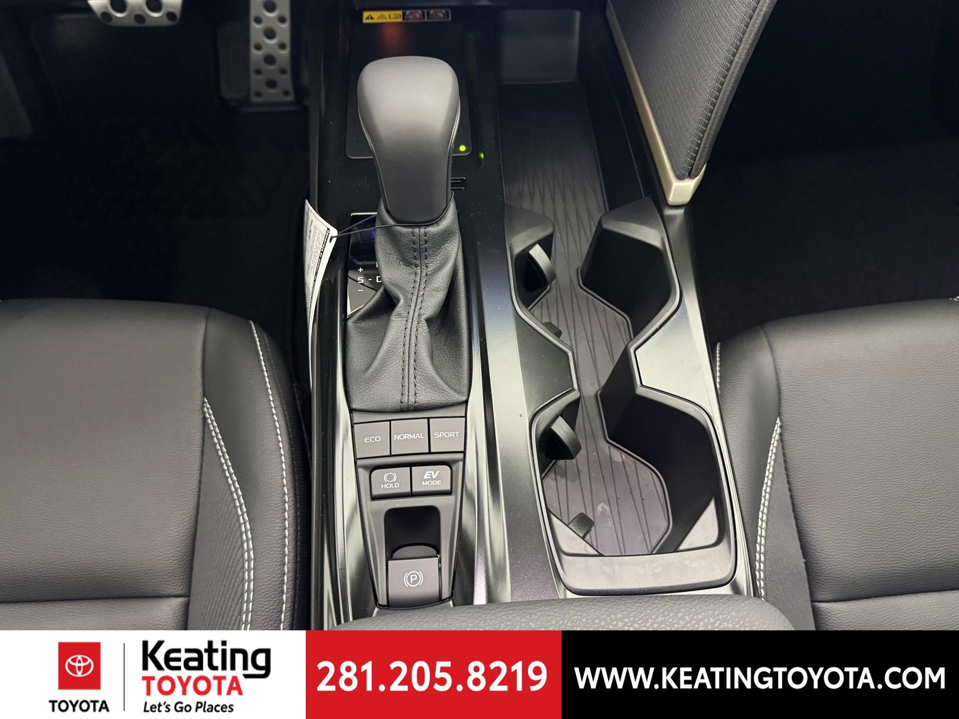 New 2026 Toyota Camry Hybrid FWD image 9