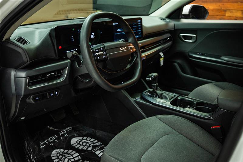 Used 2025 Kia K4 LX image 8