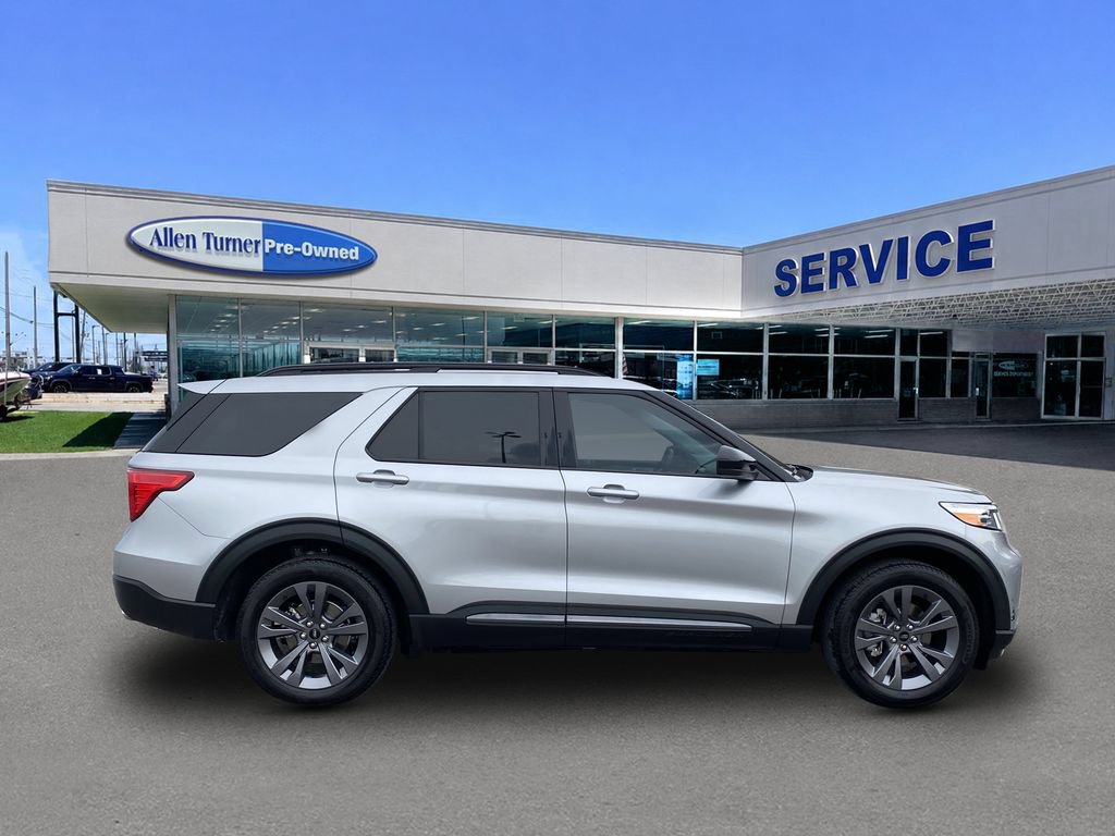 Used 2023 Ford Explorer XLT w/ Equipment Group 202A AWD/4WD image 9