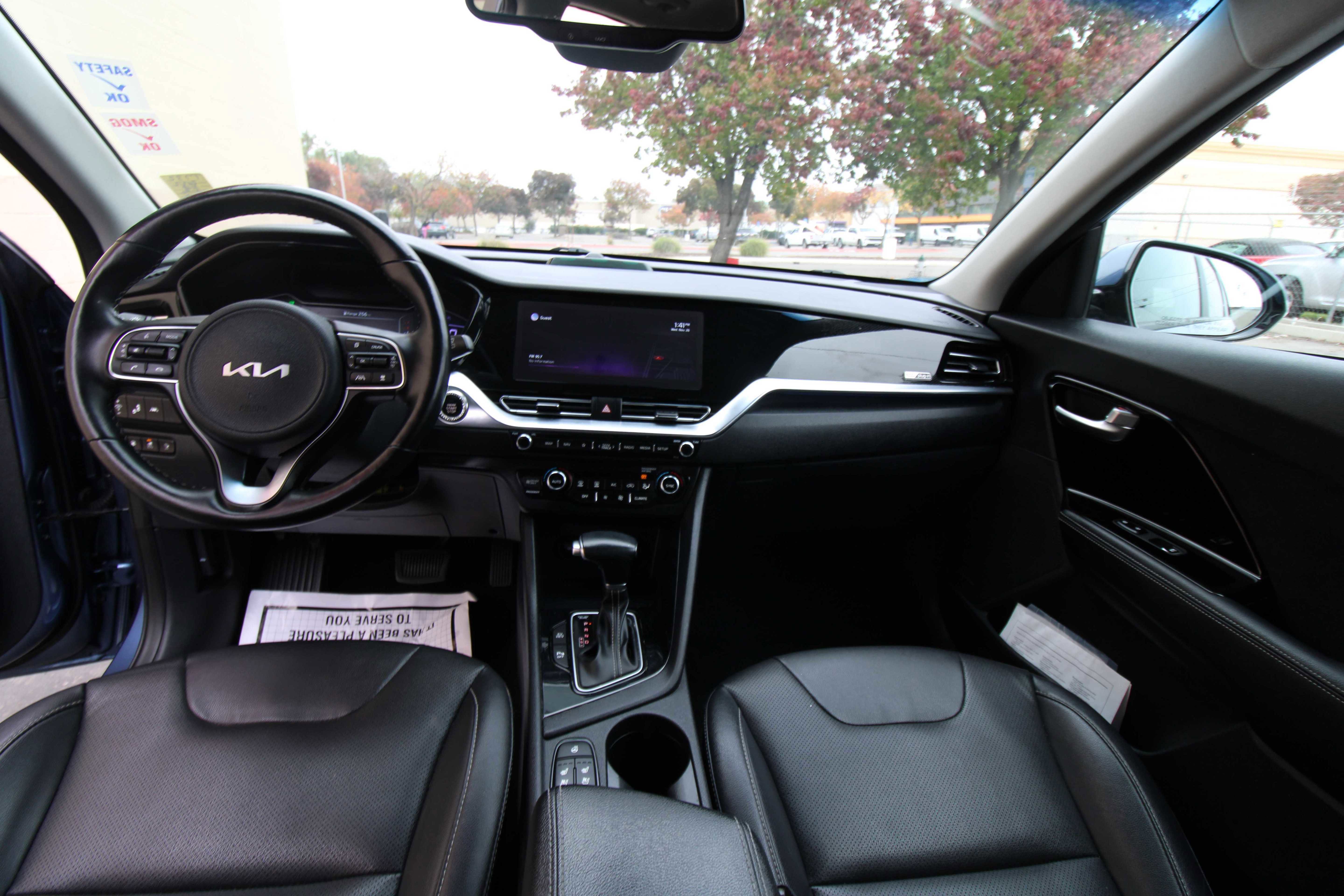 Used 2022 Kia Niro EX Premium image 21