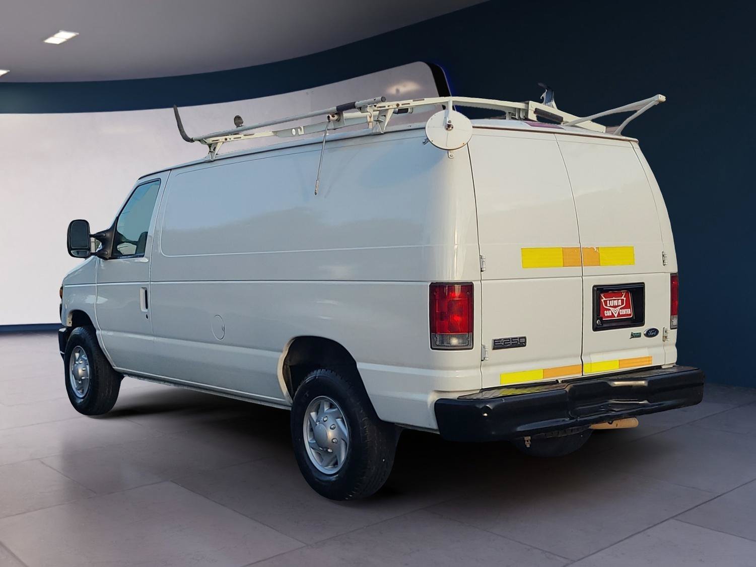 Used 2010 Ford E-250 and Econoline 250 RWD image 3