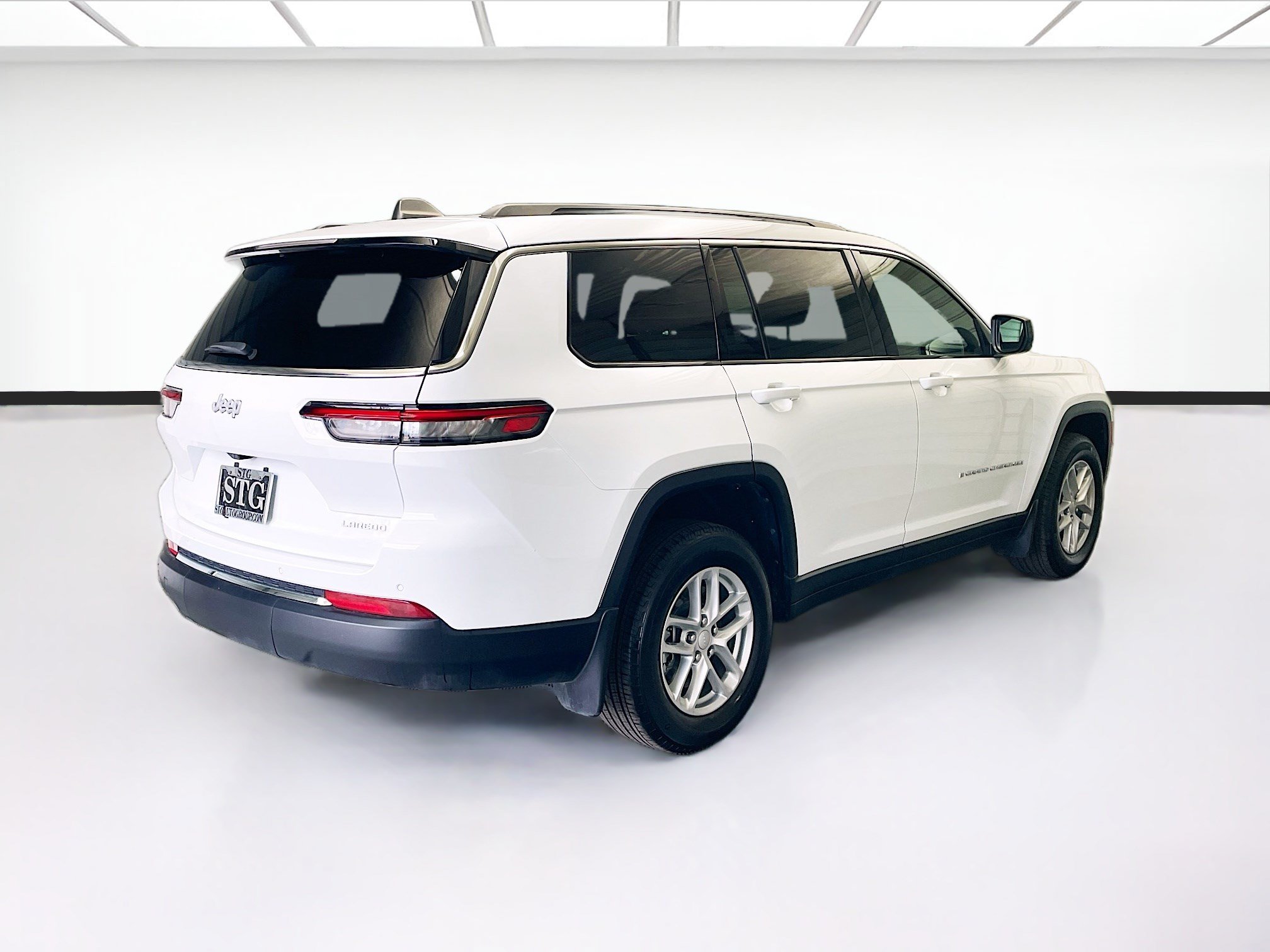 Used 2025 Jeep Grand Cherokee L Laredo RWD image 4