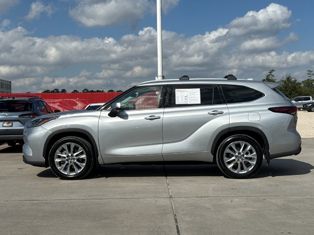 Used 2024 Toyota Highlander Limited AWD/4WD image 3