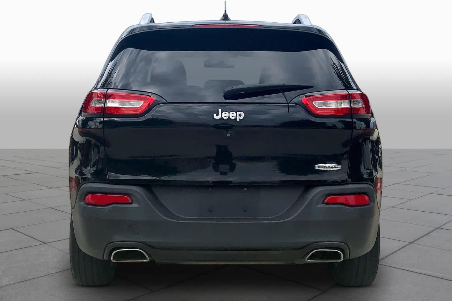 Used 2015 Jeep Cherokee Latitude w/ Comfort/Convenience Group FWD image 5