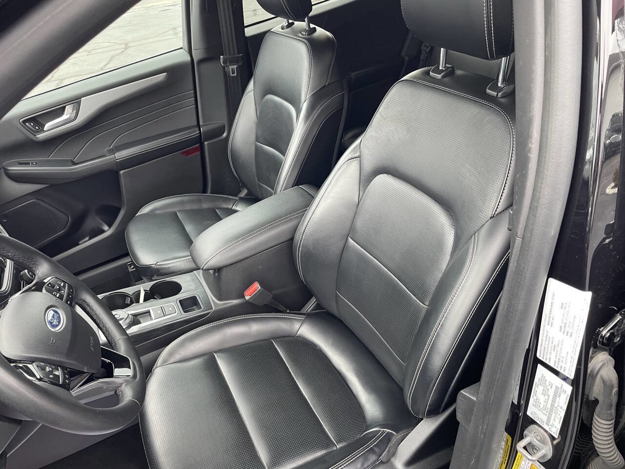 Used 2023 Ford Escape Platinum image 2