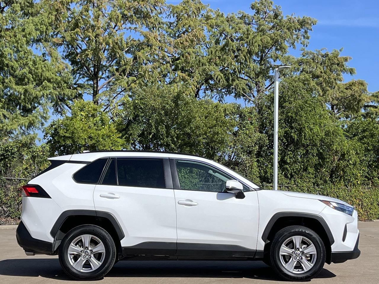 Used 2025 Toyota RAV4 XLE AWD/4WD image 3