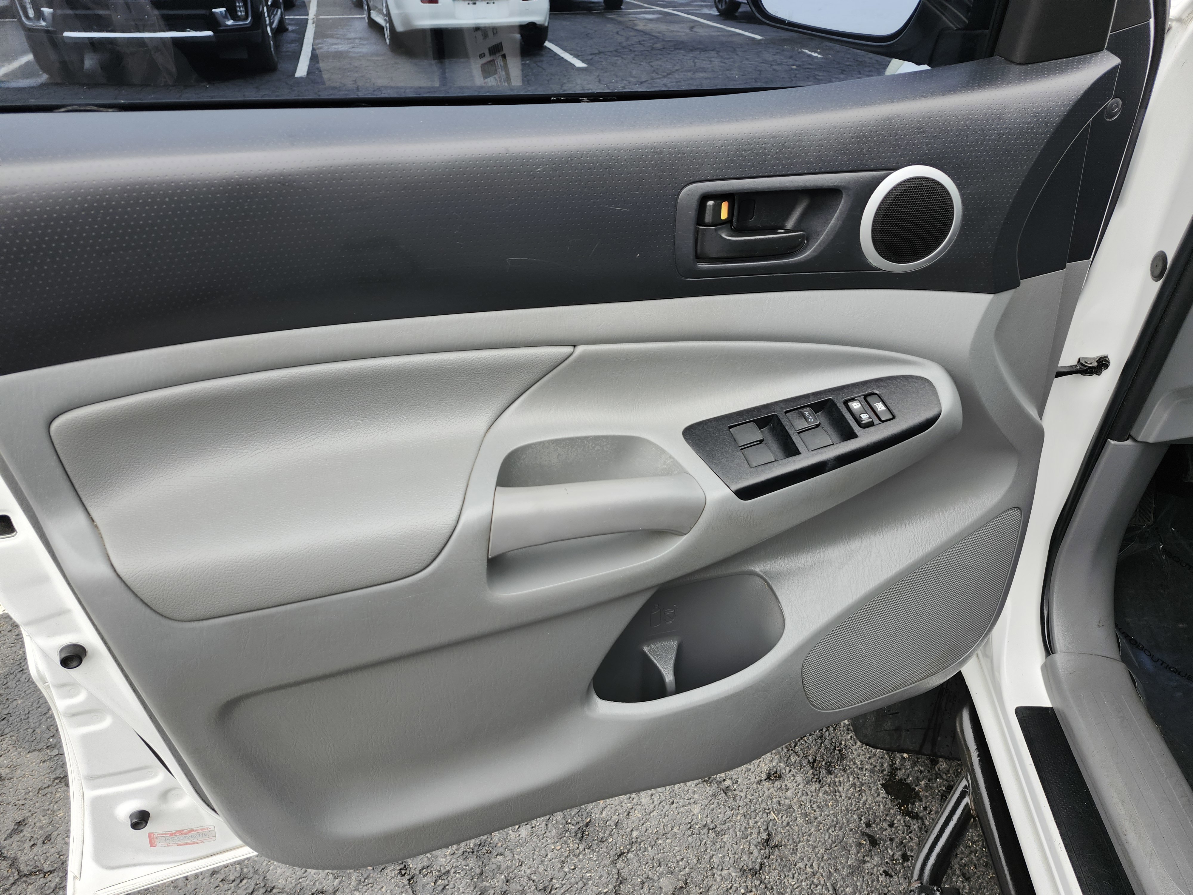 Used 2014 Toyota Tacoma 4x4 Double Cab w/ TRD Off-Road Package image 23