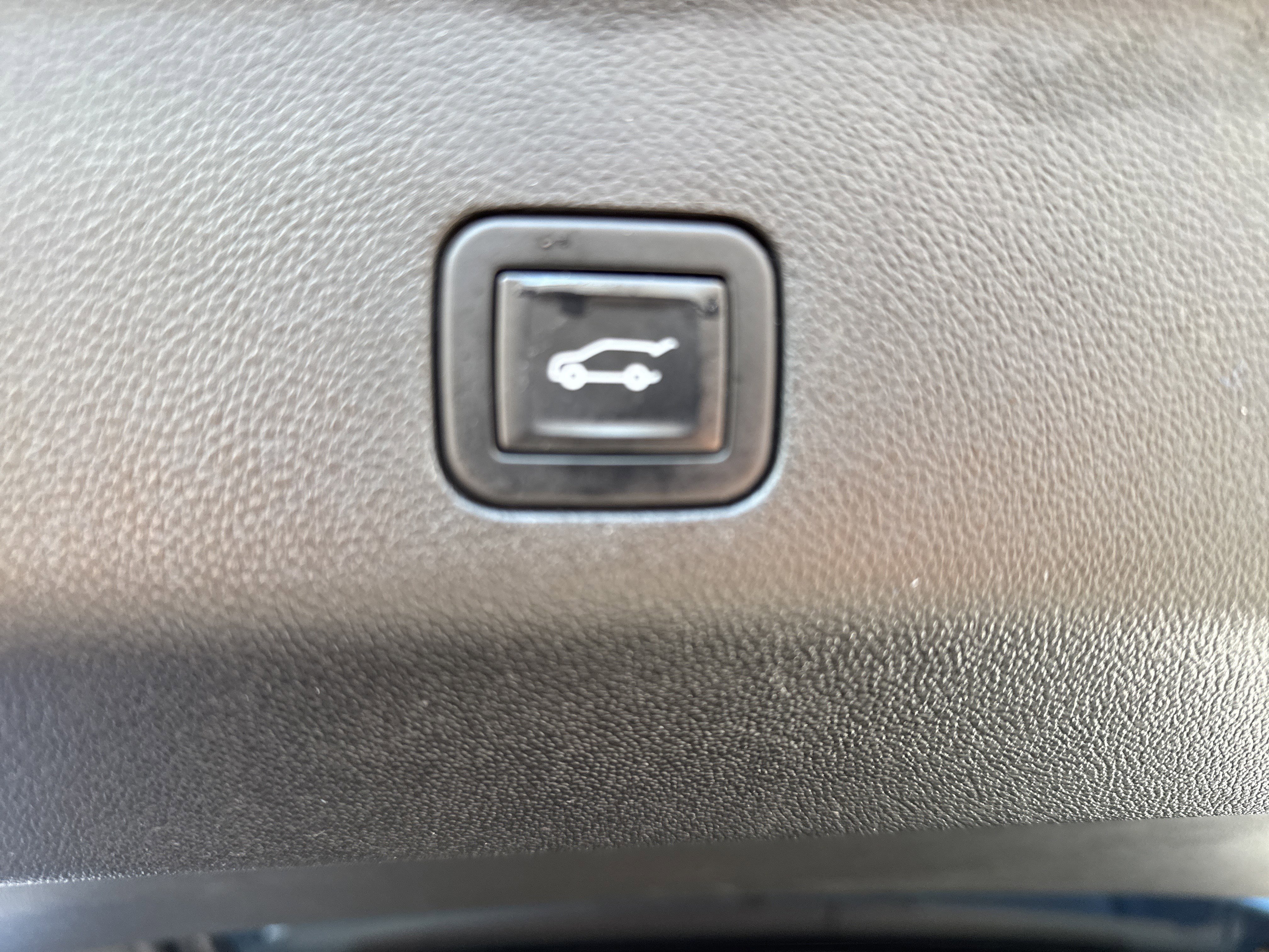 Used 2023 GMC Yukon AT4 w/ AT4 Premium Package image 39