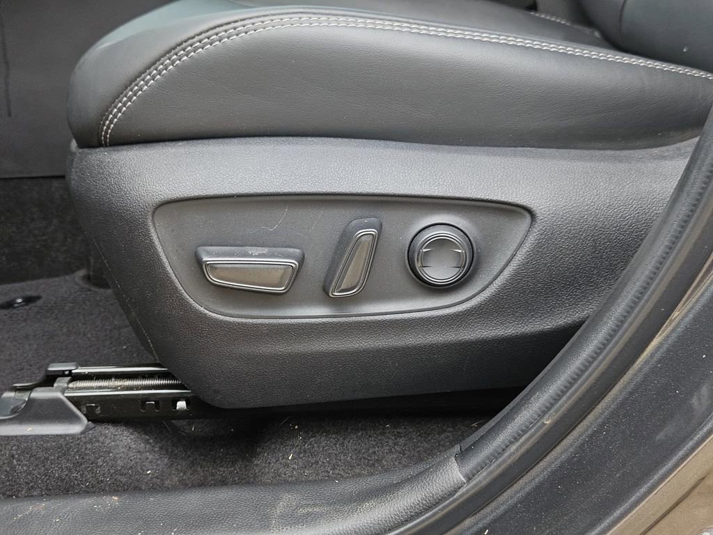 Used 2023 Toyota RAV4 XLE Premium image 13