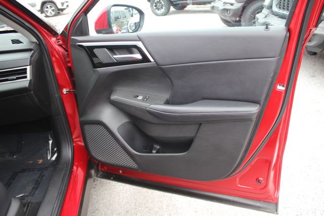 Used 2024 Mitsubishi Outlander SE image 29